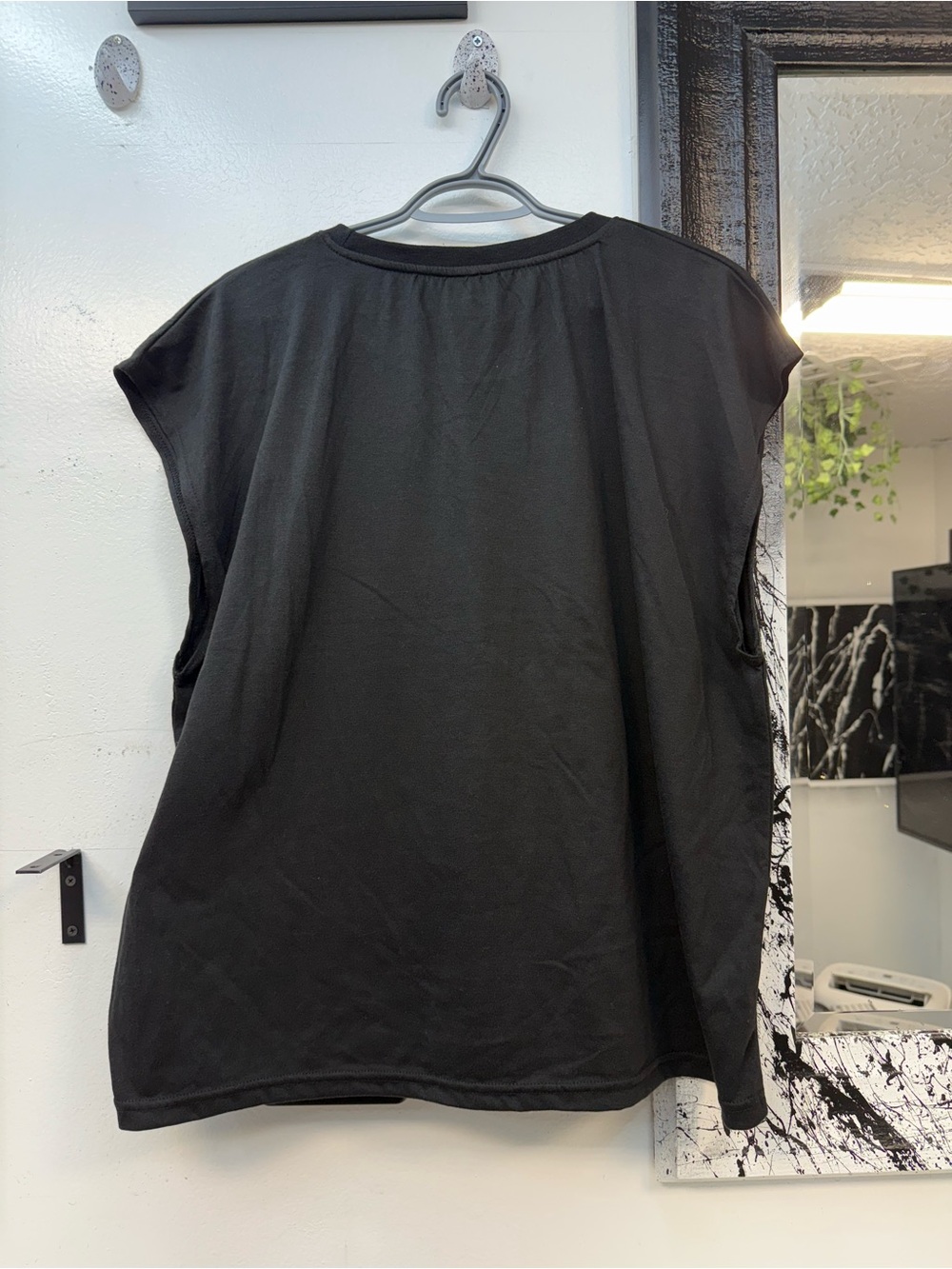 Silver Jeans Black Short Sleeve Graphic sleeveless muscle shirt - Picture 4 of 5